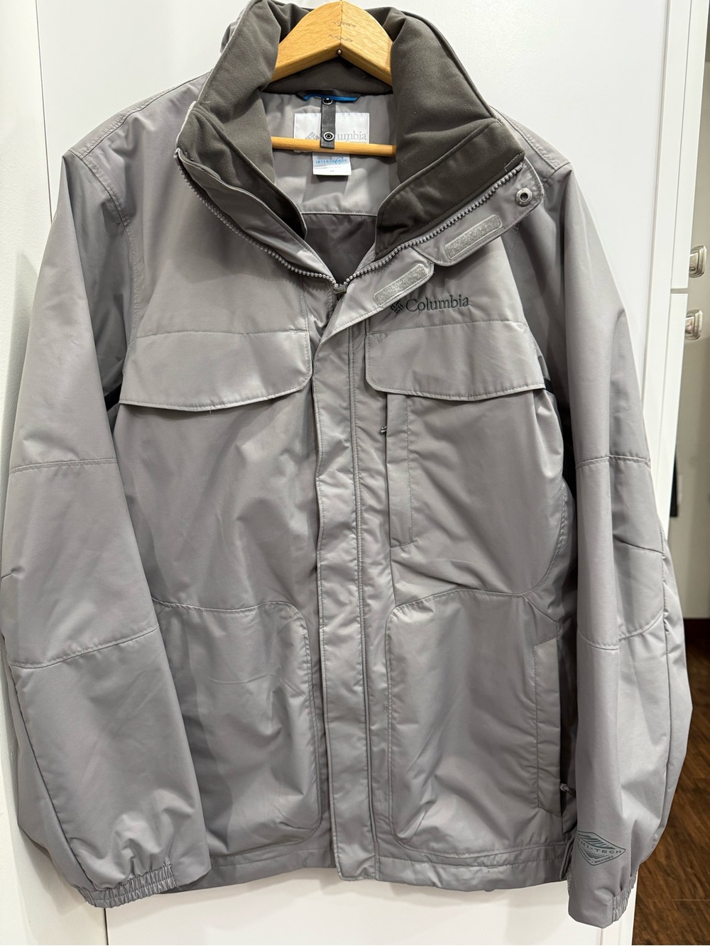 Columbia Men's Light Gray Waterproof Raincoat